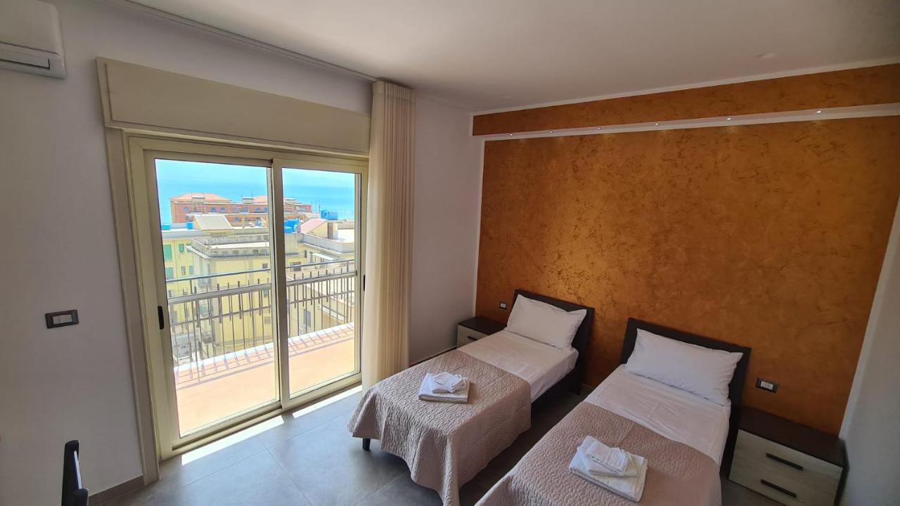 Bed and Breakfast Casa Veneziano Мессина Экстерьер фото